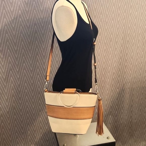 𝅺NWOT Womens Cognac & Cream convertible crossbody/handbag with  lucite handles - Picture 3 of 14